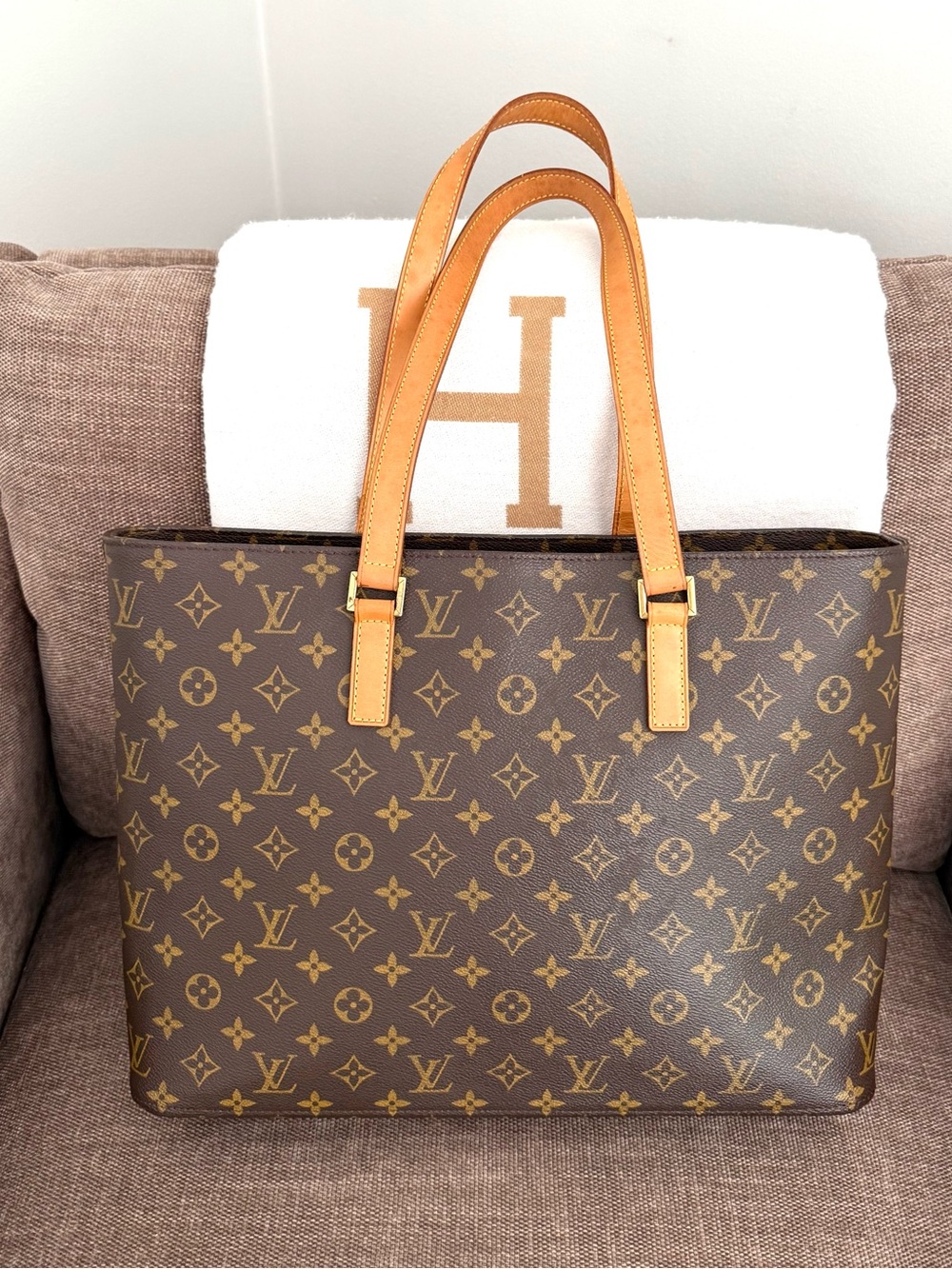 Authentic Louis Vuitton Luco tote bag M51155 brown monogram LV coated canvas